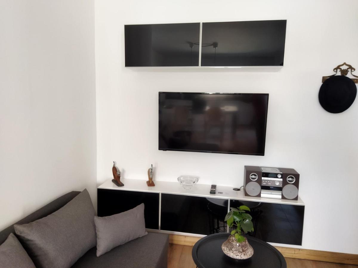 Minimal Apartment By The Beach Corinth Exteriör bild