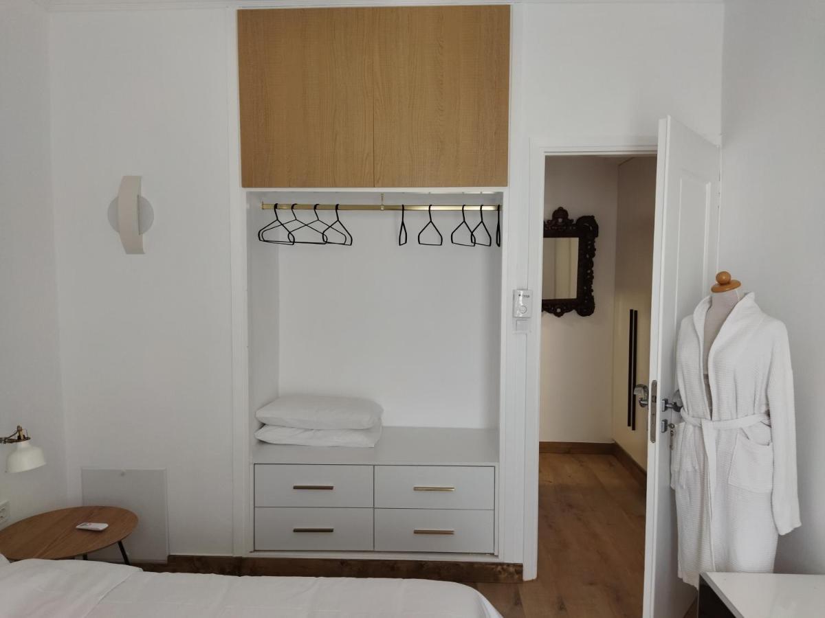 Minimal Apartment By The Beach Corinth Exteriör bild