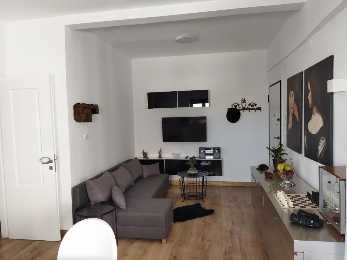 Minimal Apartment By The Beach Corinth Exteriör bild